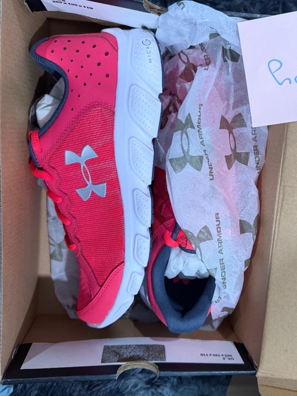 UA size 6.5y-7.5w